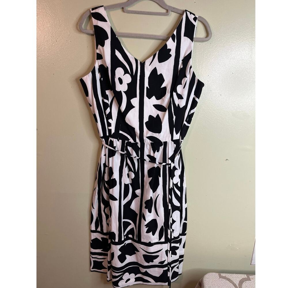 Talbots black white floral print sleeveless dress V-neckline tie waist, size 16